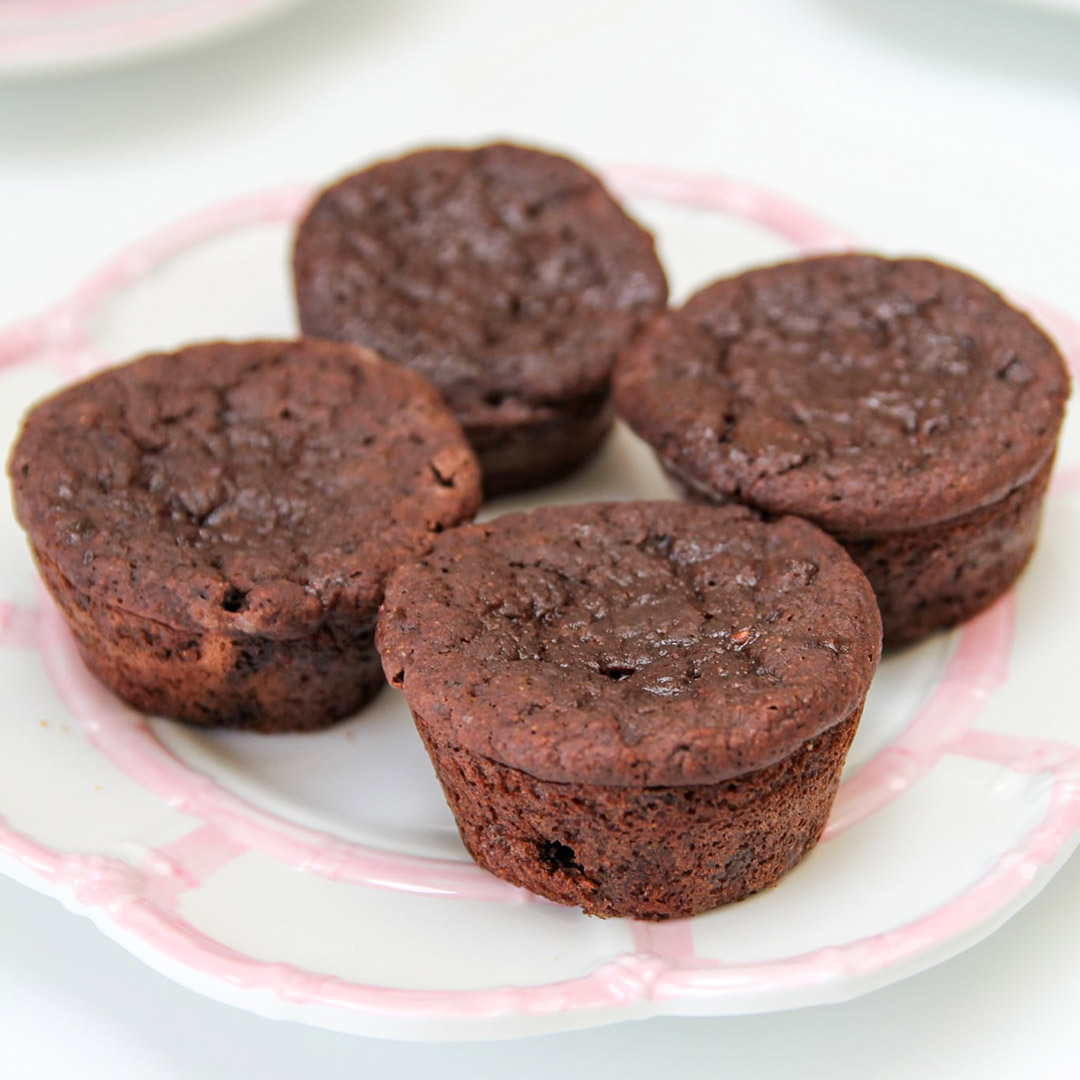 https://49645306.fs1.hubspotusercontent-na1.net/hubfs/49645306/Site%20Images/Products/chocolate-muffins.jpg